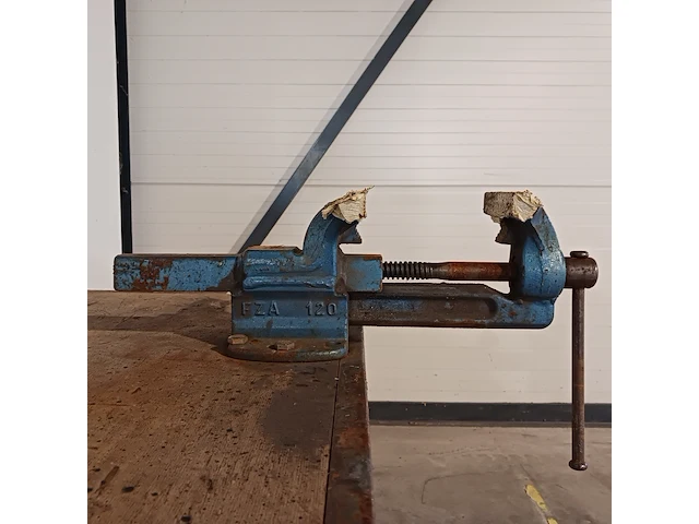 2x werktafel met bankschroef - afbeelding 2 van  12