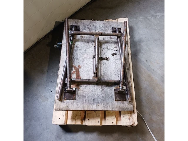 2x werktafel met bankschroef - afbeelding 3 van  12