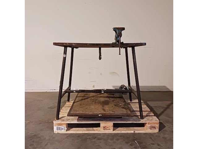 2x werktafel met bankschroef - afbeelding 4 van  12