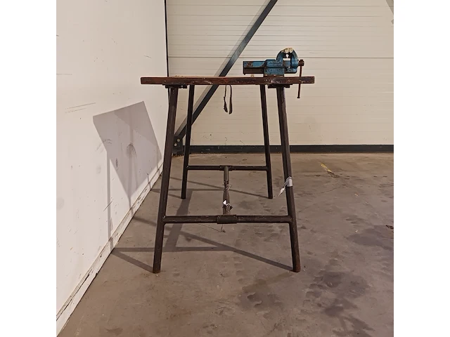 2x werktafel met bankschroef - afbeelding 6 van  12
