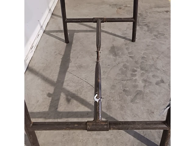 2x werktafel met bankschroef - afbeelding 7 van  12