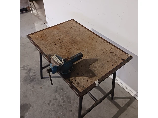 2x werktafel met bankschroef - afbeelding 8 van  12