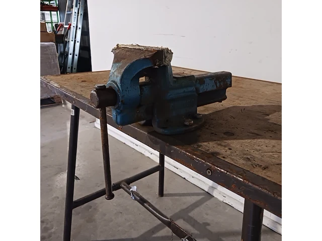 2x werktafel met bankschroef - afbeelding 10 van  12