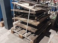 2x werktafel met bankschroef - afbeelding 5 van  5
