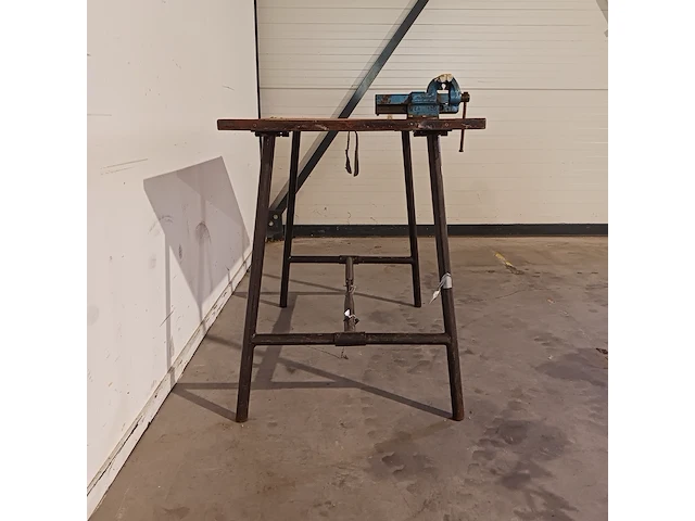 2x werktafel met bankschroef - afbeelding 3 van  5