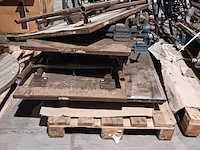 2x werktafel met bankschroef - afbeelding 5 van  5
