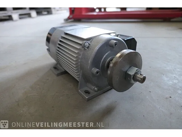 2x zaagmotor met rem - afbeelding 1 van  4