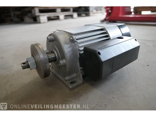 2x zaagmotor met rem - afbeelding 3 van  4