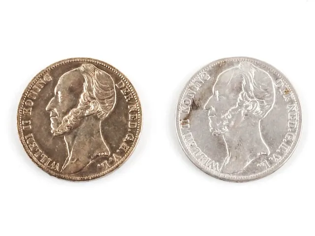 2x zilveren guldens koning willem 1847, 1848 - afbeelding 1 van  5
