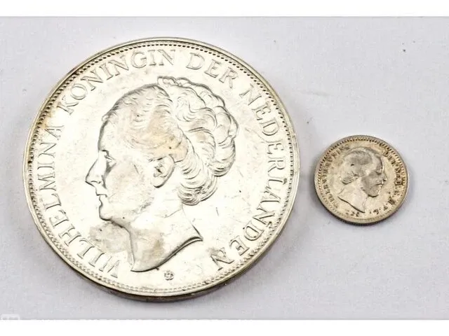 2x zilveren munten kon. willem en kon. wilhelmina - afbeelding 1 van  2