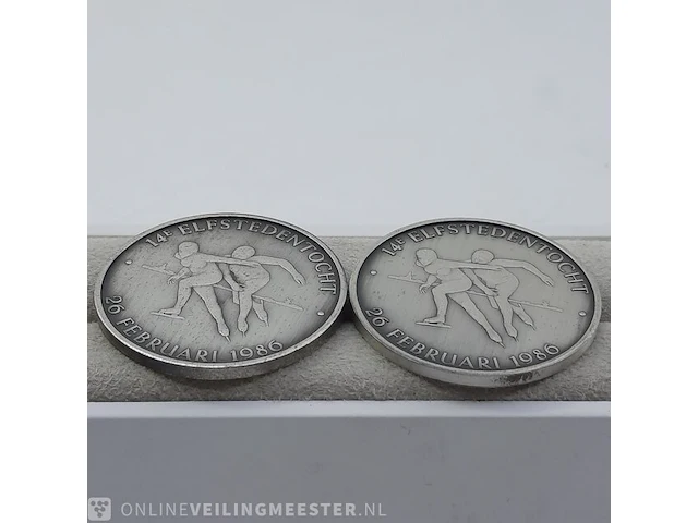 2x zilveren penning, elf stedentocht 1986 - afbeelding 1 van  5