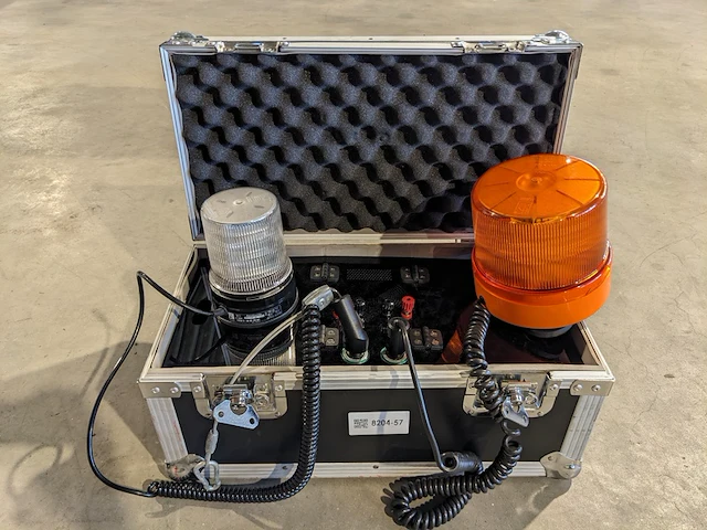 2x zwaailamp in flightcase - afbeelding 1 van  8