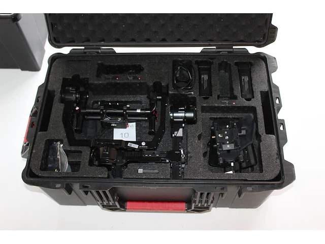 3-assige gimbal dji ronin r-16 voorzien van afstandsbediening, accu's, lader en accessoires in flightcase. - afbeelding 1 van  4