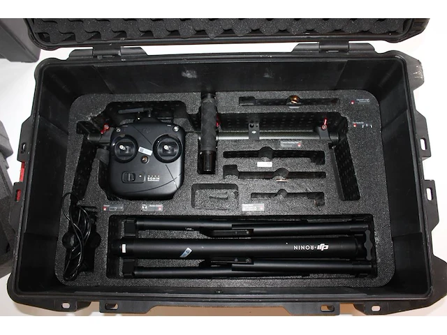 3-assige gimbal dji ronin r-16 voorzien van afstandsbediening, accu's, lader en accessoires in flightcase. - afbeelding 2 van  4