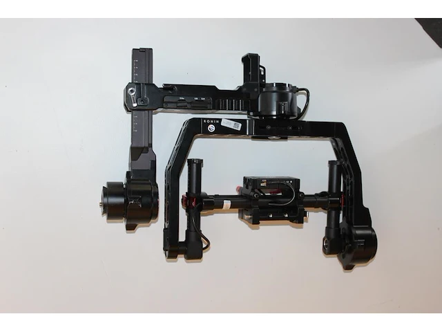 3-assige gimbal dji ronin r-16 voorzien van afstandsbediening, accu's, lader en accessoires in flightcase. - afbeelding 3 van  4
