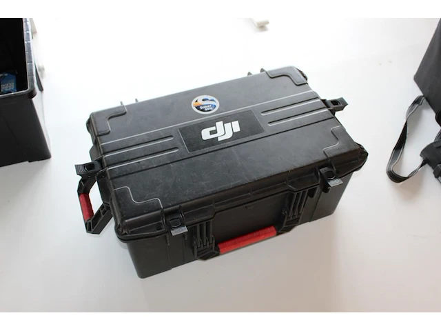 3-assige gimbal dji ronin r-16 voorzien van afstandsbediening, accu's, lader en accessoires in flightcase. - afbeelding 4 van  4