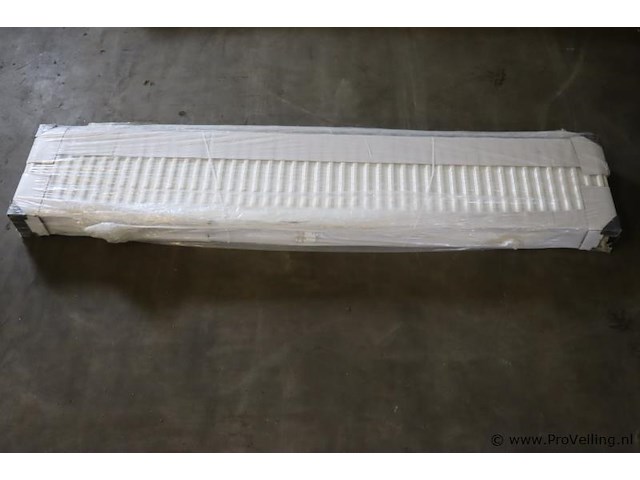 3-connections radiator - 160x22x30cm | nieuw in verpakking - afbeelding 1 van  3