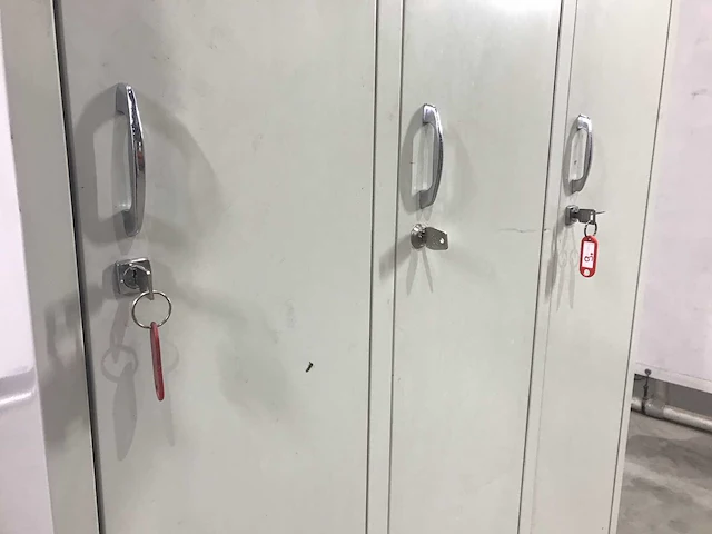 3-delige lockerkast met sleutels (2x) - afbeelding 8 van  8