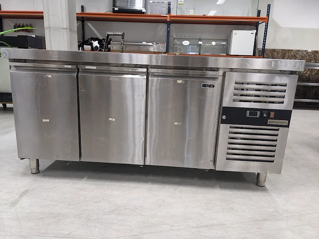 3-deurs koel werkbank, ggmgastro, gts187nd - afbeelding 1 van  9
