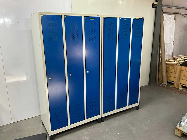 3 deurs lockerkast (2x) - afbeelding 1 van  3