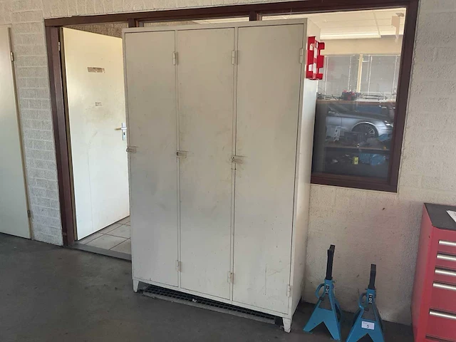 3-deurs lockerkast - afbeelding 1 van  2