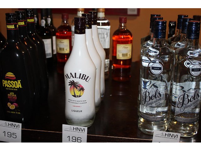 3 flessen malibu. - afbeelding 1 van  2