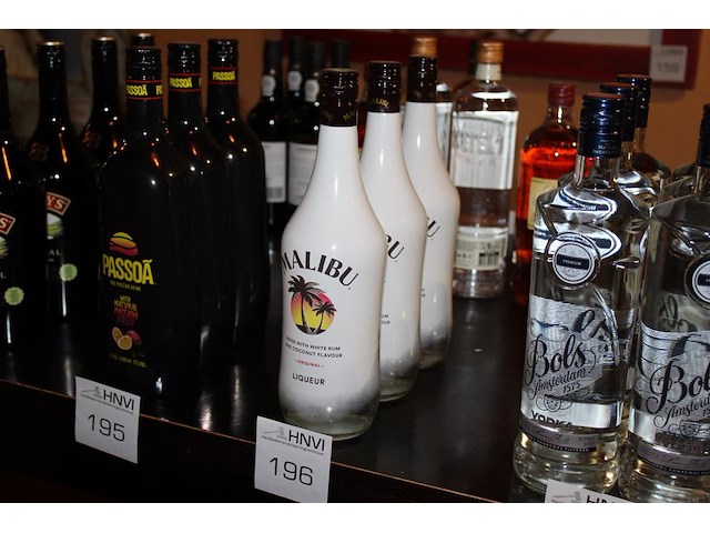 3 flessen malibu. - afbeelding 2 van  2