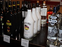 3 flessen malibu. - afbeelding 2 van  2