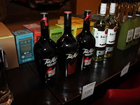 3 flessen tia maria in twee uitvoeringen. - afbeelding 2 van  2