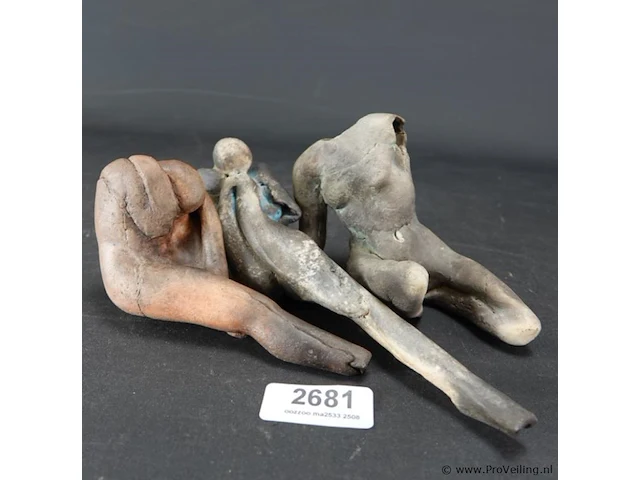 3 keramieken sculpturen - afbeelding 1 van  5