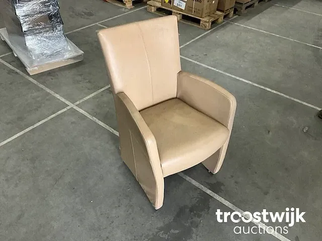 3 lederen verrijdbare fauteuil’s - afbeelding 1 van  3