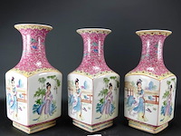 3 oosters aardewerk vazen