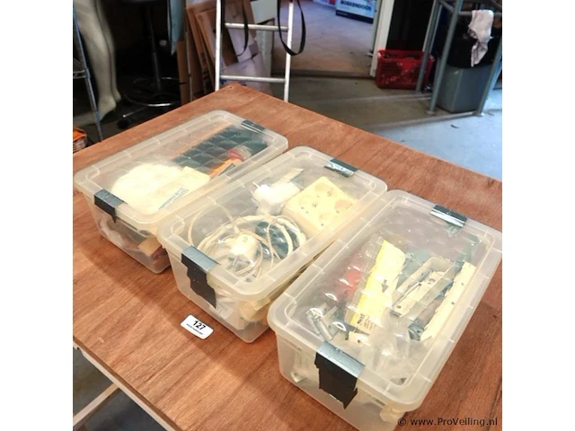 3 opbergbakken met inhoud - afbeelding 1 van  5
