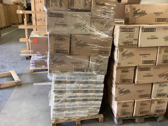 3 pallets famosa speelgoed slingers - afbeelding 3 van  13