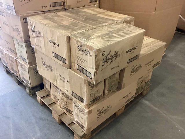 3 pallets famosa speelgoed slingers - afbeelding 13 van  13