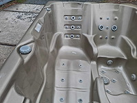 3 persoons jacuzzi en buitenspa - afbeelding 8 van  28