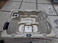 3 persoons jacuzzi en buitenspa - afbeelding 1 van  28