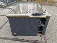 3 persoons jacuzzi en buitenspa - afbeelding 18 van  28