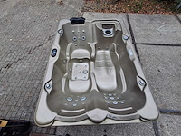 3 persoons jacuzzi en buitenspa - afbeelding 12 van  28