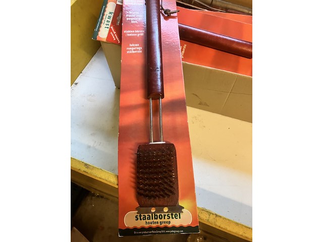 3 x bbq staalborstel luxe met houten greep - afbeelding 2 van  5