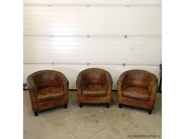3 zachtlederen fauteuils op houten poten - afbeelding 1 van  5