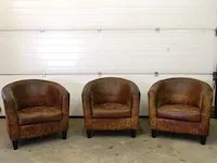 3 zachtlederen fauteuils op houten poten - afbeelding 2 van  5