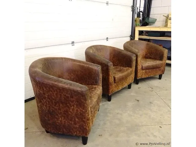 3 zachtlederen fauteuils op houten poten - afbeelding 3 van  5