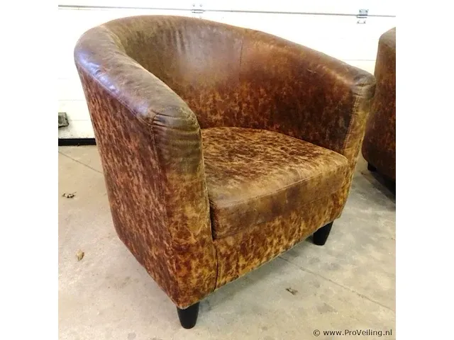 3 zachtlederen fauteuils op houten poten - afbeelding 4 van  5