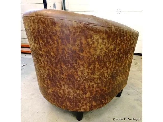 3 zachtlederen fauteuils op houten poten - afbeelding 5 van  5