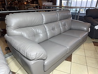 3-zits bank, grijs leer, houten poten - afbeelding 2 van  4