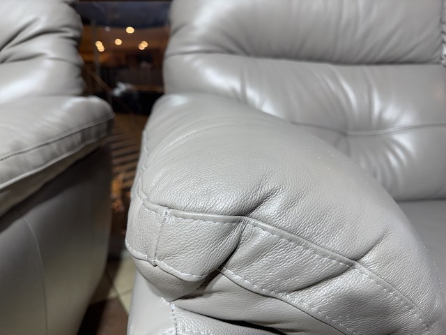 3-zits bank, grijs leer, houten poten - afbeelding 4 van  4