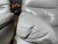 3-zits bank, grijs leer, houten poten - afbeelding 4 van  4