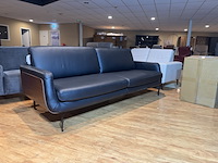 3-zits design bank, zwart leer, zwart metalen poten - afbeelding 1 van  5