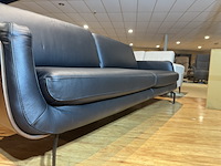 3-zits design bank, zwart leer, zwart metalen poten - afbeelding 4 van  5